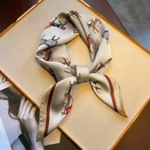 Square polyester scarf with animal print pattern