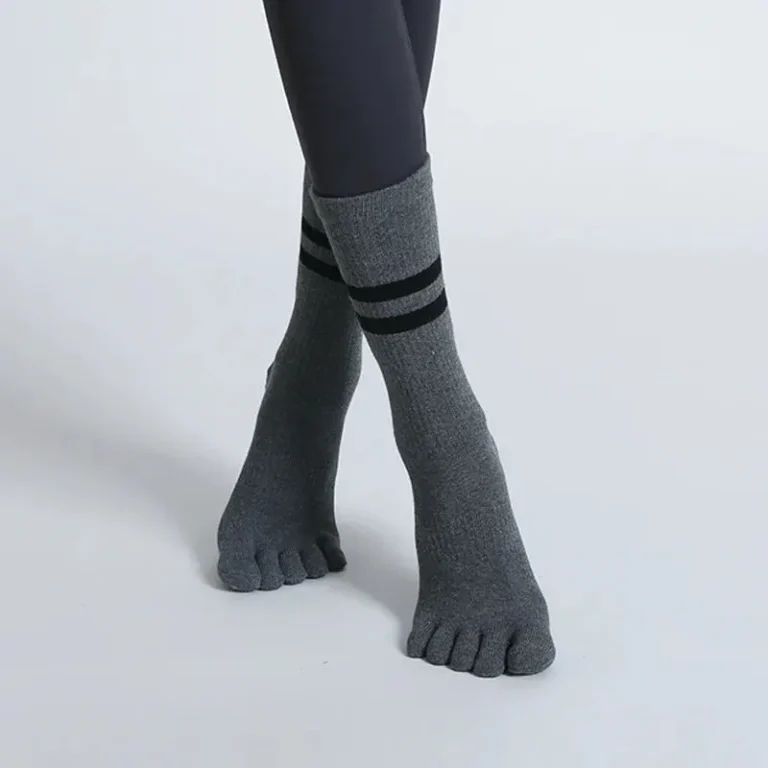 Women’s Breathable Mid-Calf Non-Slip Five Toe Yoga Socks